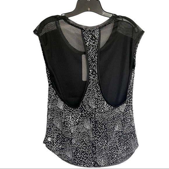 Fabletics NWT Short Sleeve Black White Print Mesh Workout Gym Top T-Shirt Sz XS - Picture 3 of 7
